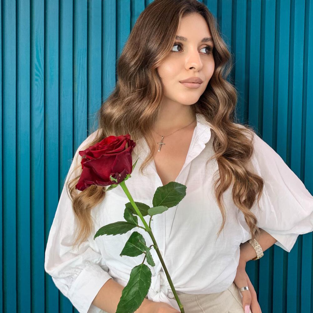 Комплимент из красной эквадорской розы – минимализм роскоши Адыгейск Республика Адыгея