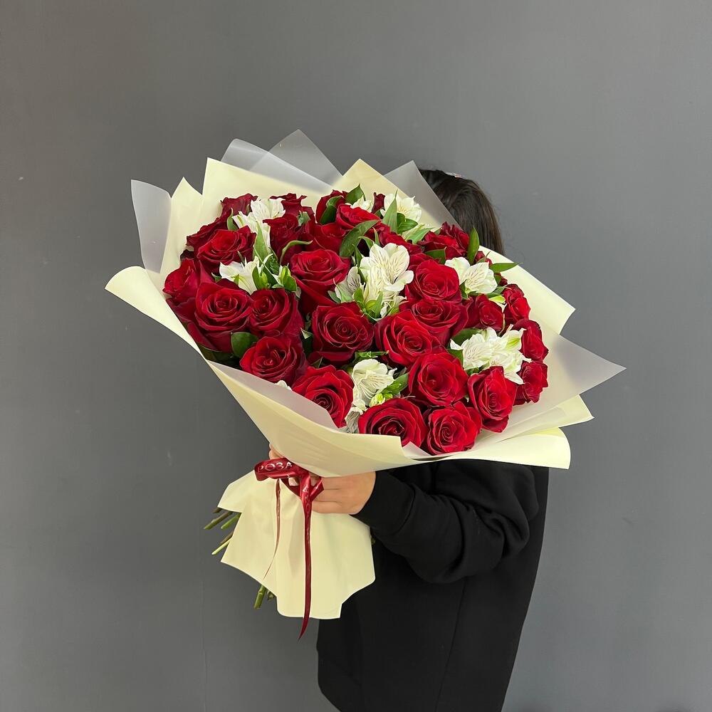 Букет «Танец любви» – гармония страсти и нежности в каждом лепестке Адыгейск Республика Адыгея