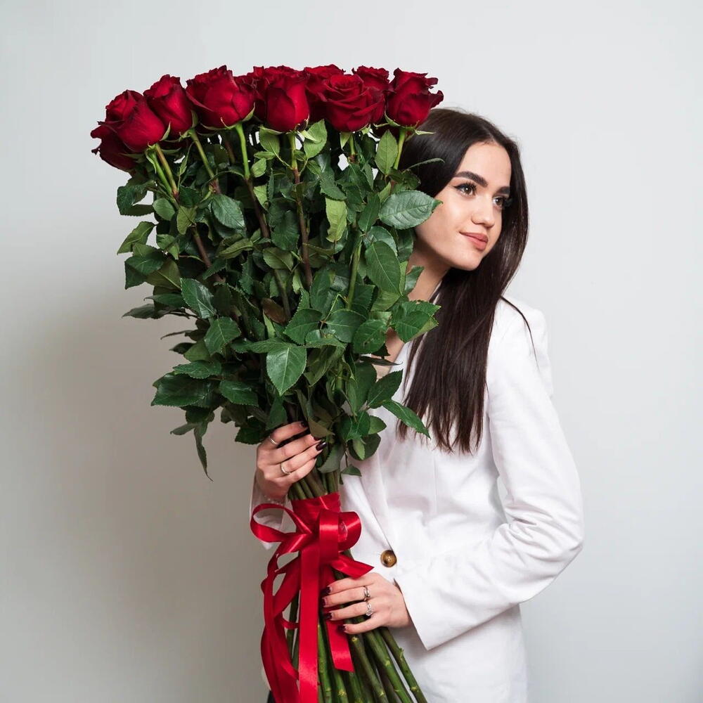 Роскошный букет «Эксплорер» – 25 красных роз для самых важных моментов Адыгейск Республика Адыгея