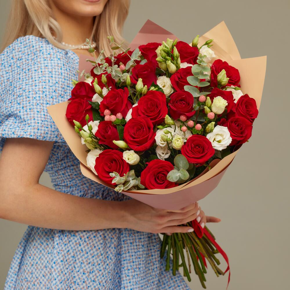 Роскошный букет для любимой женщины – 21 эквадорская роза и эустома Адыгейск Республика Адыгея