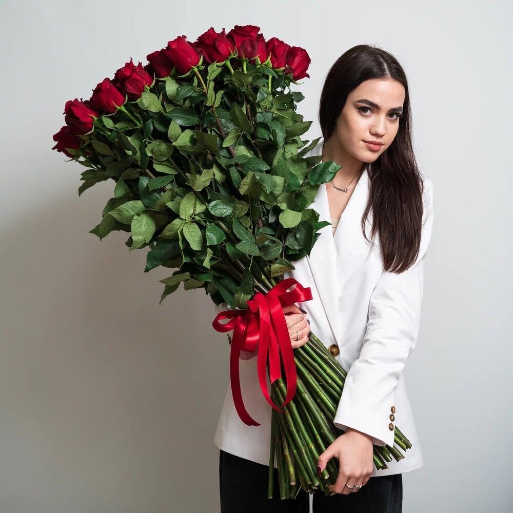 Роскошный букет из 51 красной розы – воплощение безграничной любви Адыгейск Республика Адыгея