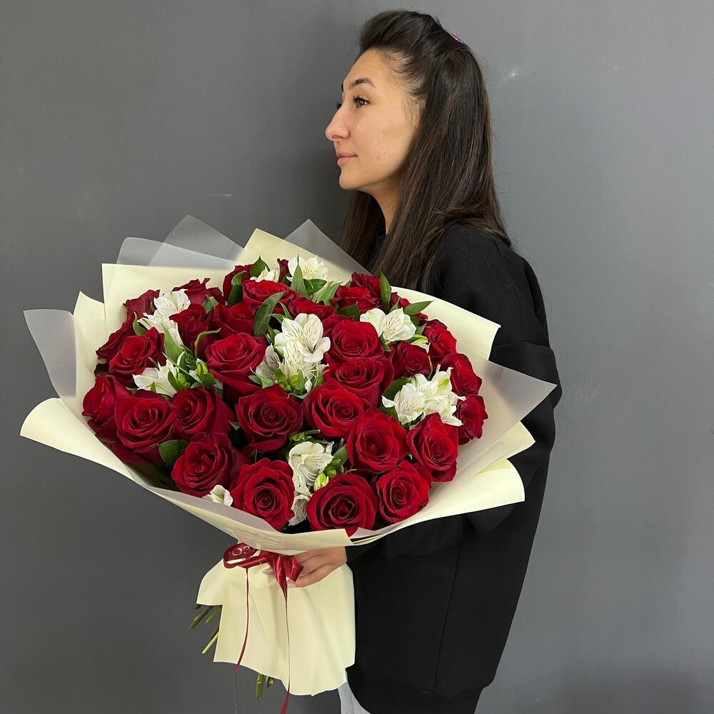 Букет «Танец любви» – гармония страсти и нежности в каждом лепестке Адыгейск Республика Адыгея