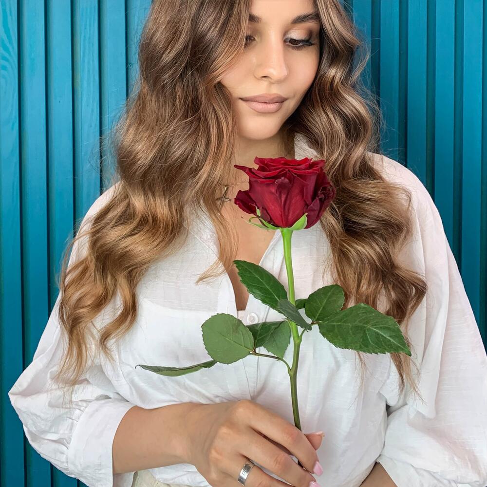 Комплимент из красной эквадорской розы – минимализм роскоши Адыгейск Республика Адыгея