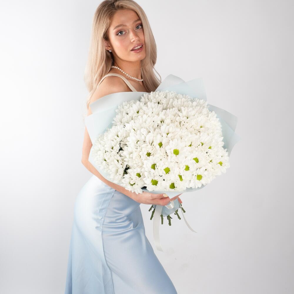 Букет «Ромашковое чудо» – летнее настроение в белых хризантемах Адыгейск Республика Адыгея