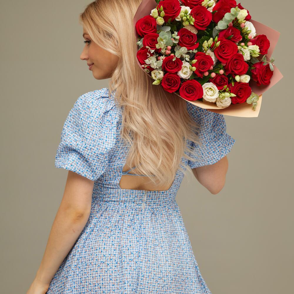 Роскошный букет для любимой женщины – 21 эквадорская роза и эустома Адыгейск Республика Адыгея