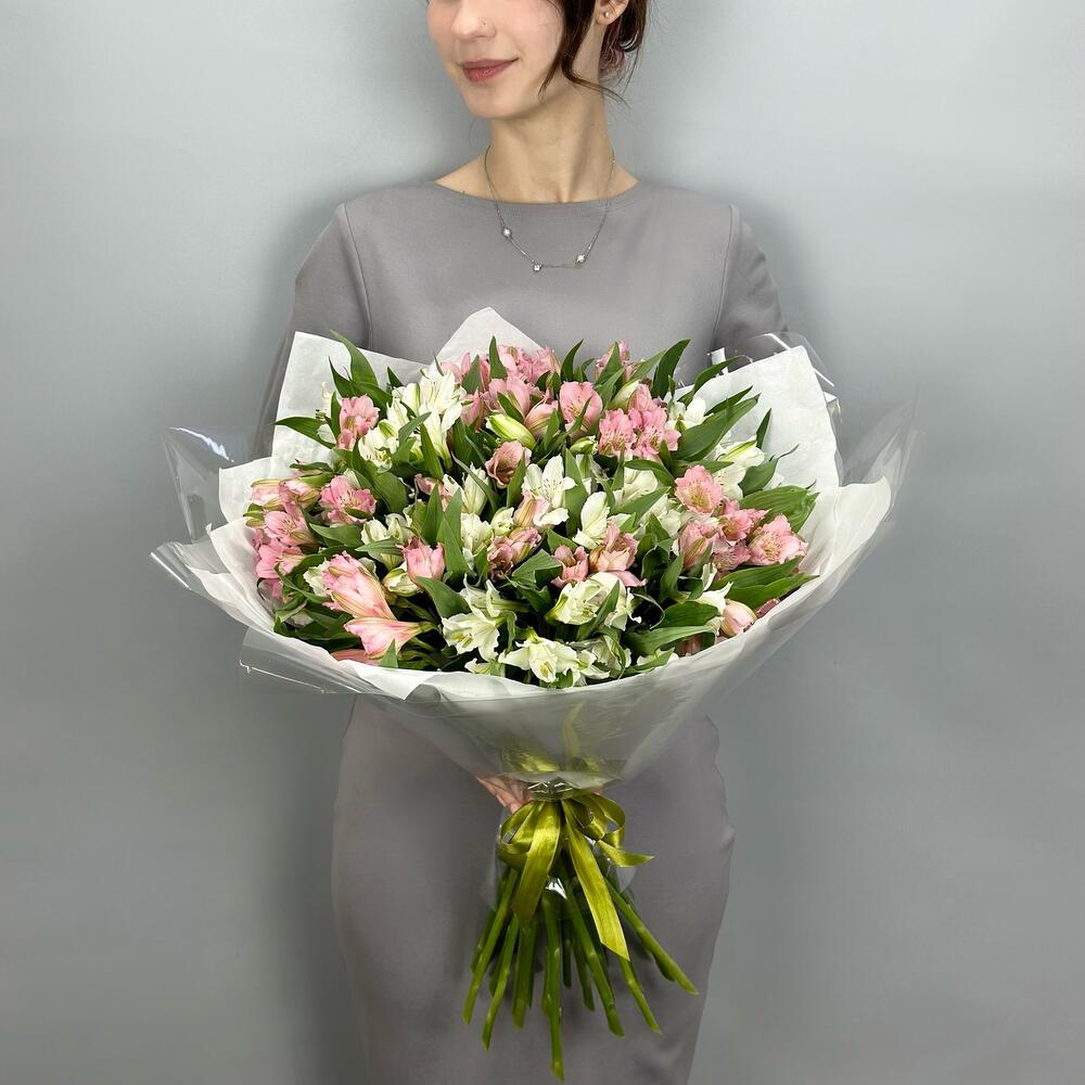 Букет «Гармония» – нежное сочетание белых и розовых альстромерий Адыгейск Республика Адыгея