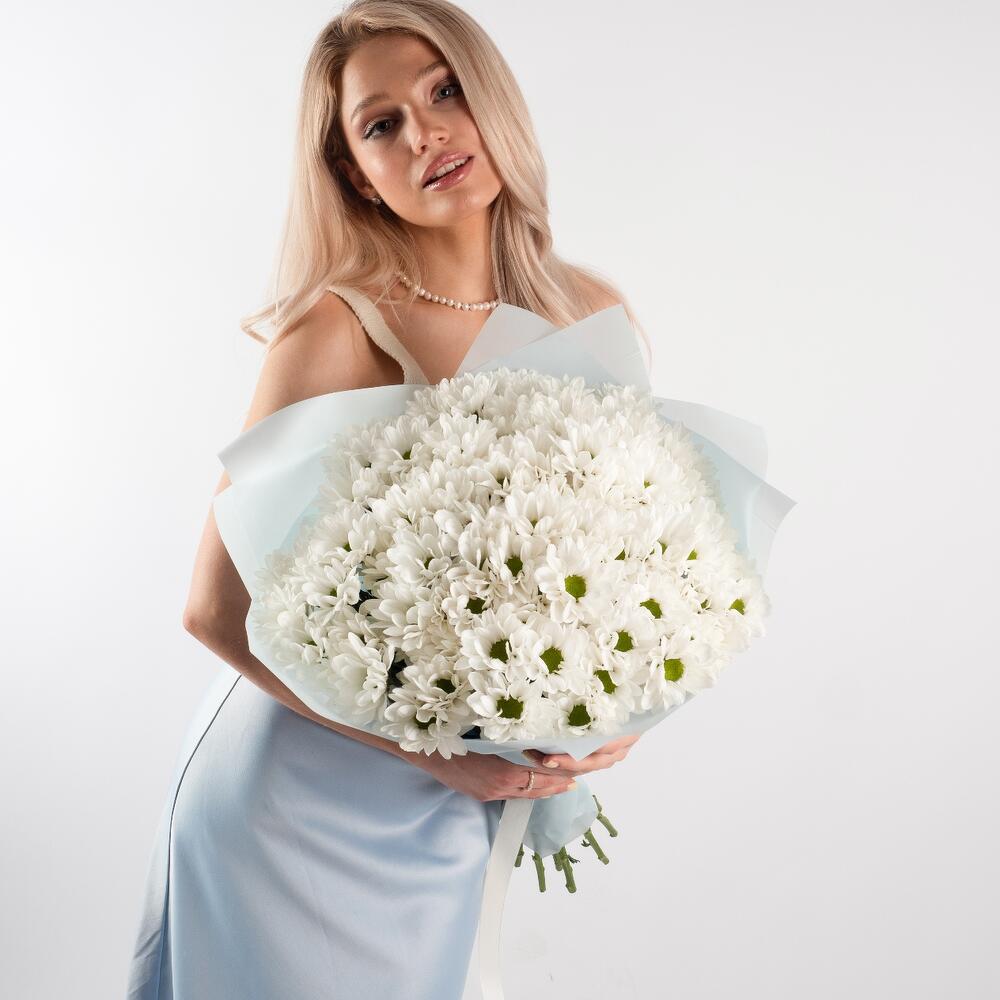 Букет «Ромашковое чудо» – летнее настроение в белых хризантемах Адыгейск Республика Адыгея