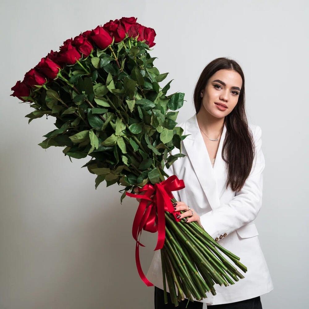 Роскошный букет из 51 красной розы – воплощение безграничной любви Адыгейск Республика Адыгея
