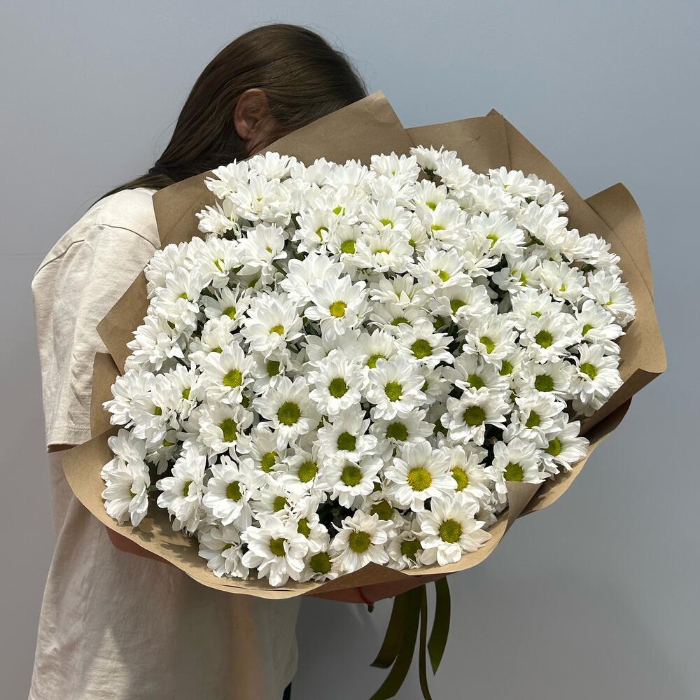 Букет «21 ромашка» – нежные белые кустовые хризантемы в натуральном стиле Адыгейск Республика Адыгея