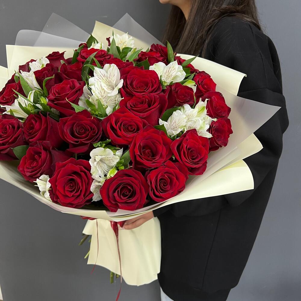 Букет «Танец любви» – гармония страсти и нежности в каждом лепестке Адыгейск Республика Адыгея