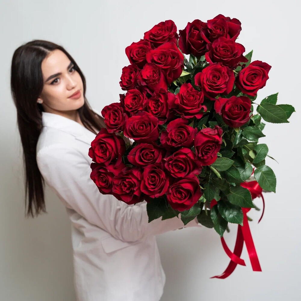 Роскошный букет «Эксплорер» – 25 красных роз для самых важных моментов Адыгейск Республика Адыгея