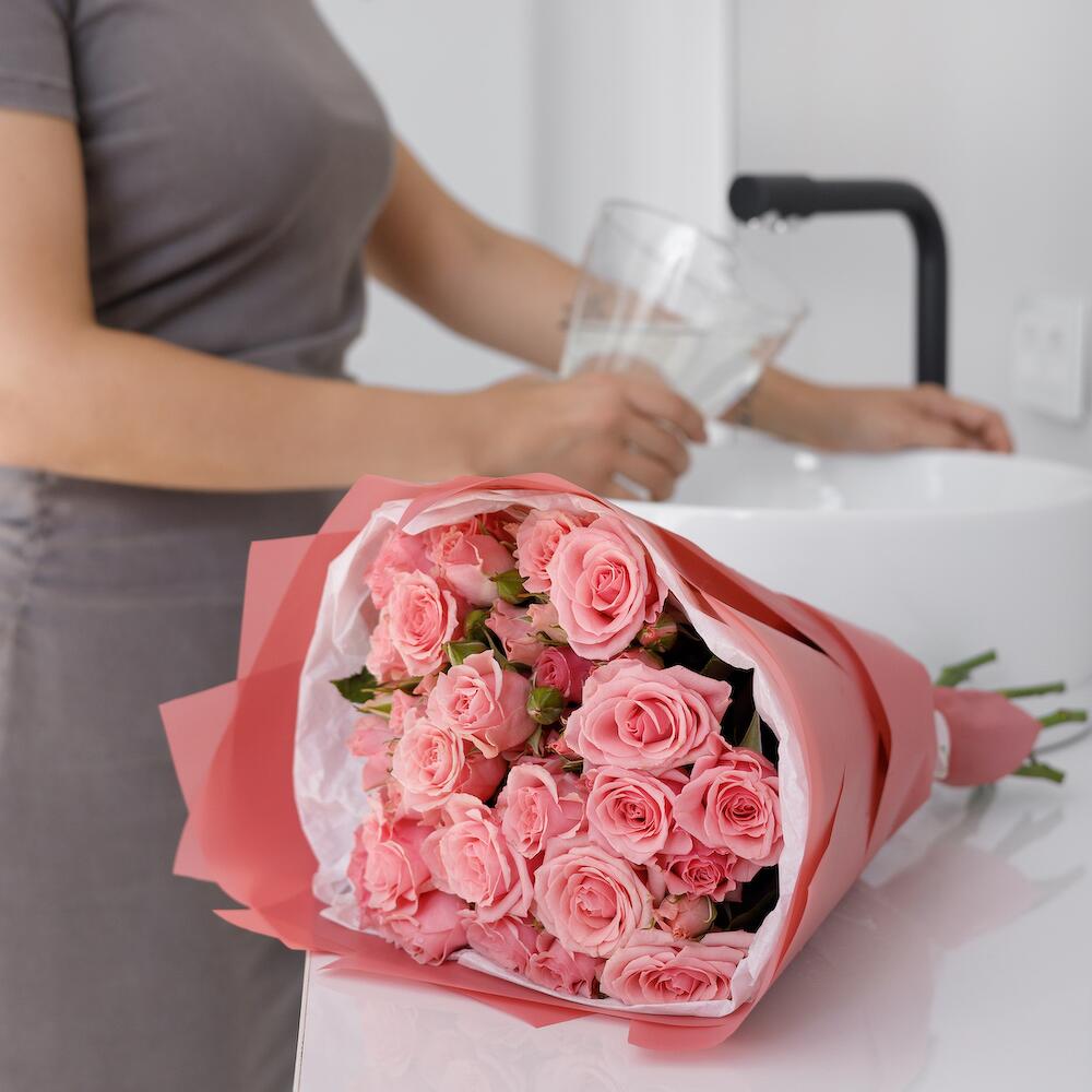 Букет из 9 розовых кустовых роз – нежность в каждом лепестке Адыгейск Республика Адыгея
