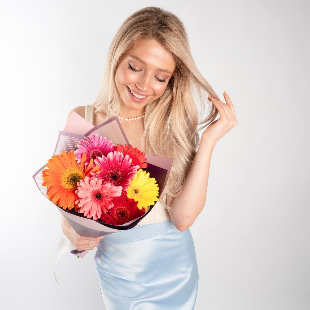 Солнечный букет из 7 свежих гербер – радость в подарок Адыгейск Республика Адыгея