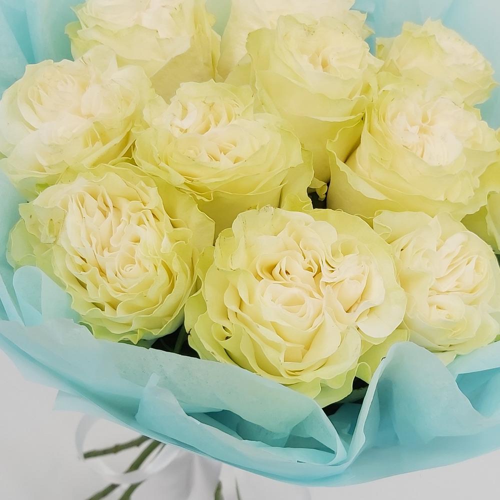 Букет «Кружевное облачко» – 11 белоснежных роз в нежной упаковке Адыгейск Республика Адыгея