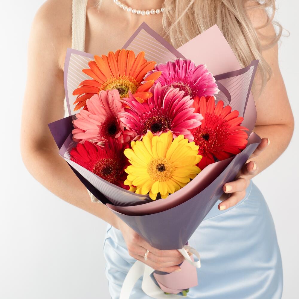 Солнечный букет из 7 свежих гербер – радость в подарок Адыгейск Республика Адыгея