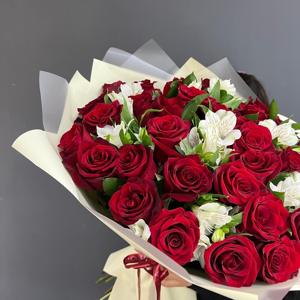 Букет «Танец любви» – гармония страсти и нежности в каждом лепестке Адыгейск Республика Адыгея