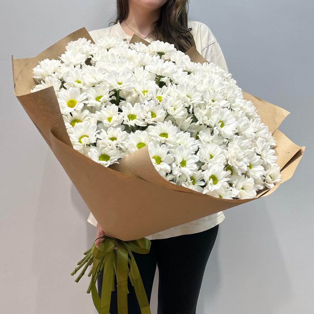 Букет «21 ромашка» – нежные белые кустовые хризантемы в натуральном стиле Адыгейск Республика Адыгея
